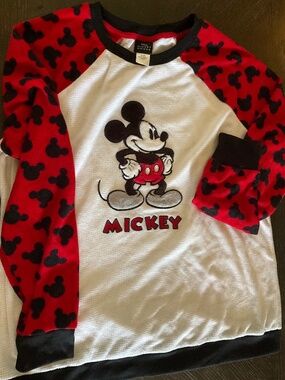 DISNEY PJAMAS  SIZE LARGE  BRAND NEW NO TAGS